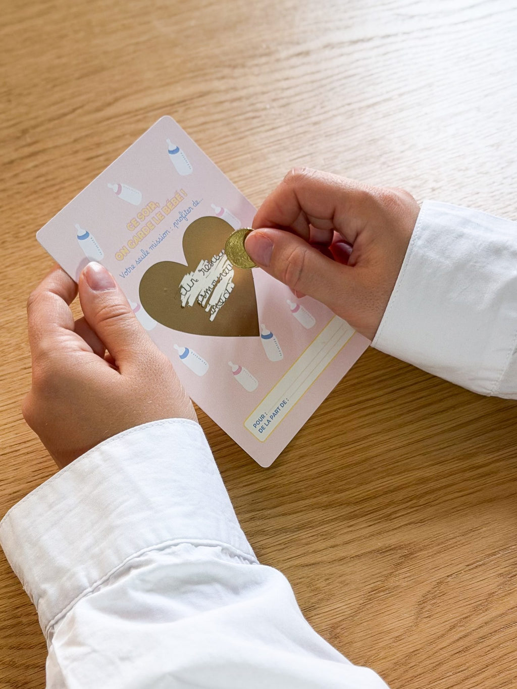 Carte à gratter personnalisée – Ce soir, on garde le bébé !